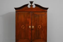 Barocker Schrank aus Eiche & Pinienholz, Frühes 19. Jh