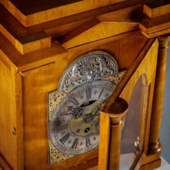 Barocke Wanduhr aus dem 19. Jh. im Biedermeier Gehäuse
