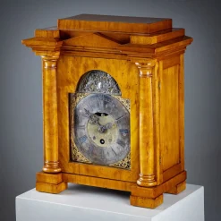 Barocke Wanduhr aus dem 19. Jh. im Biedermeier Gehäuse
