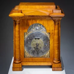 Barocke Wanduhr aus dem 19. Jh. im Biedermeier Gehäuse