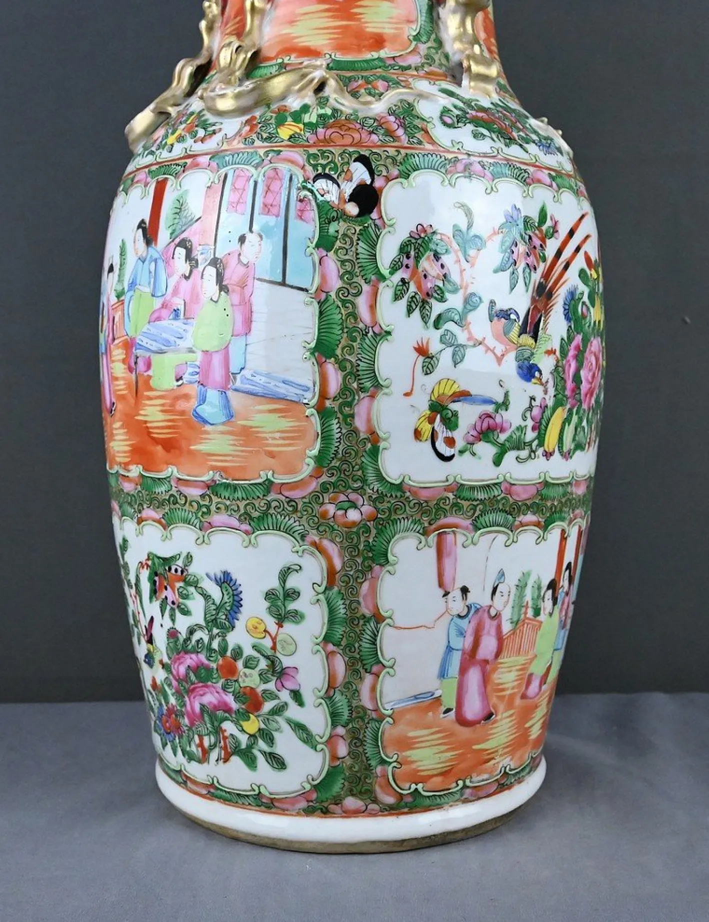 Bedeutende Canton Porzellanvase, China Spätes 19. Jh