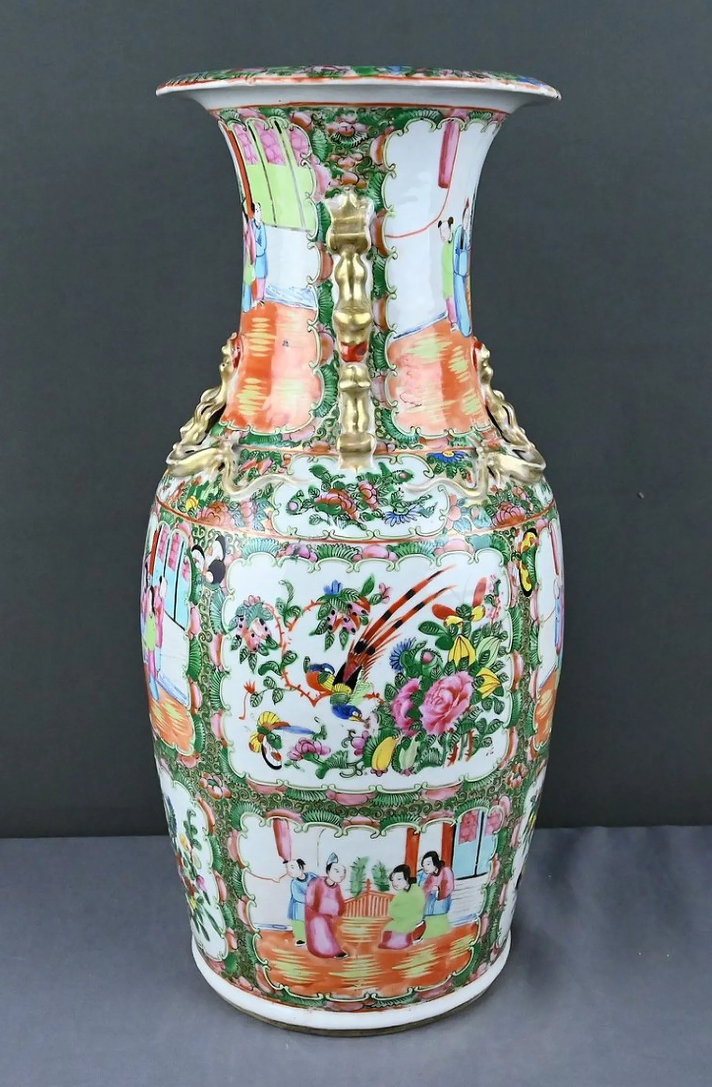 Bedeutende Canton Porzellanvase, China Spätes 19. Jh