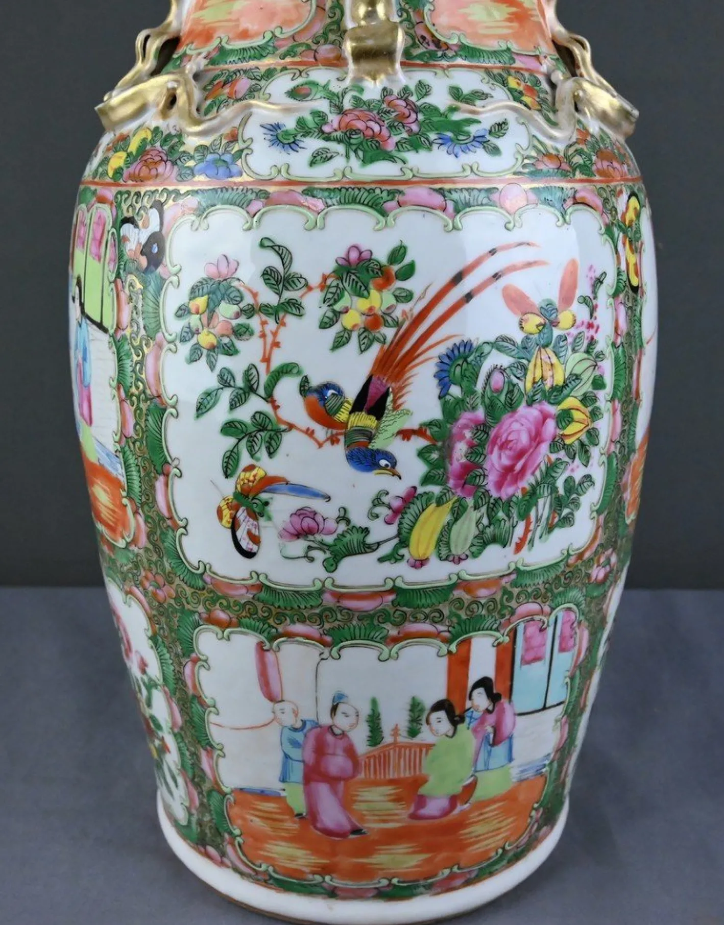 Bedeutende Canton Porzellanvase, China Spätes 19. Jh