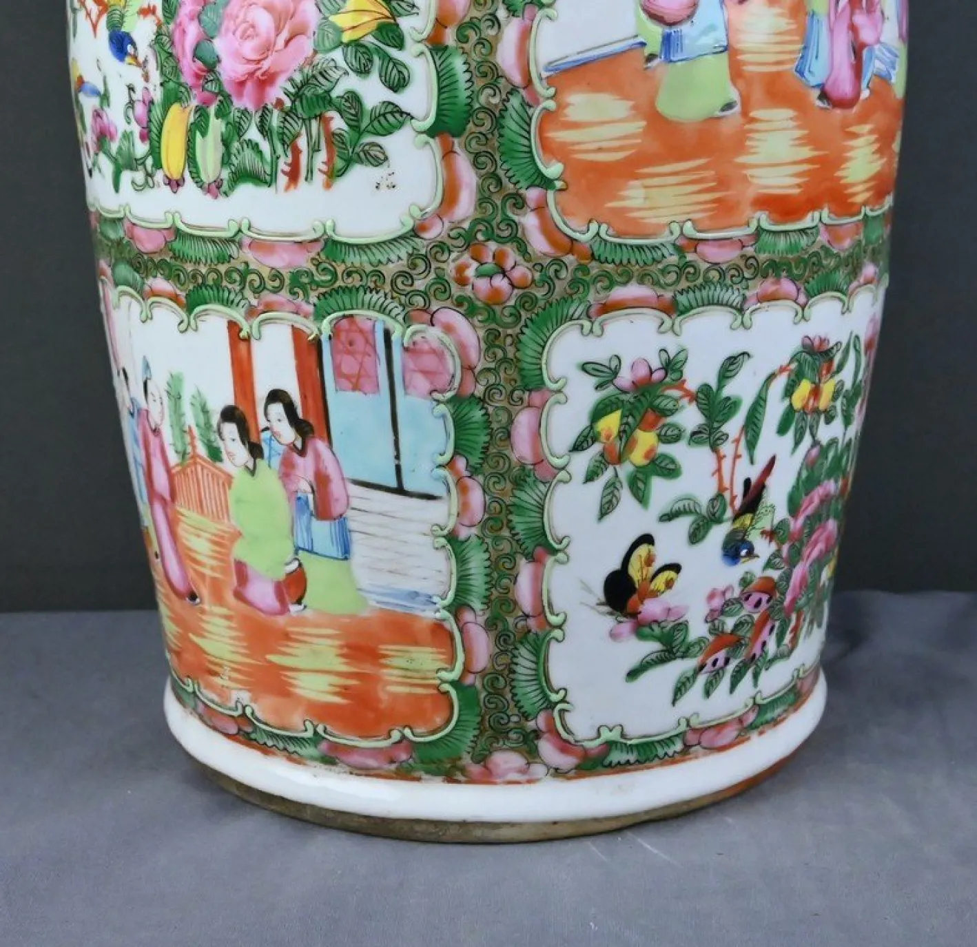Bedeutende Canton Porzellanvase, China Spätes 19. Jh