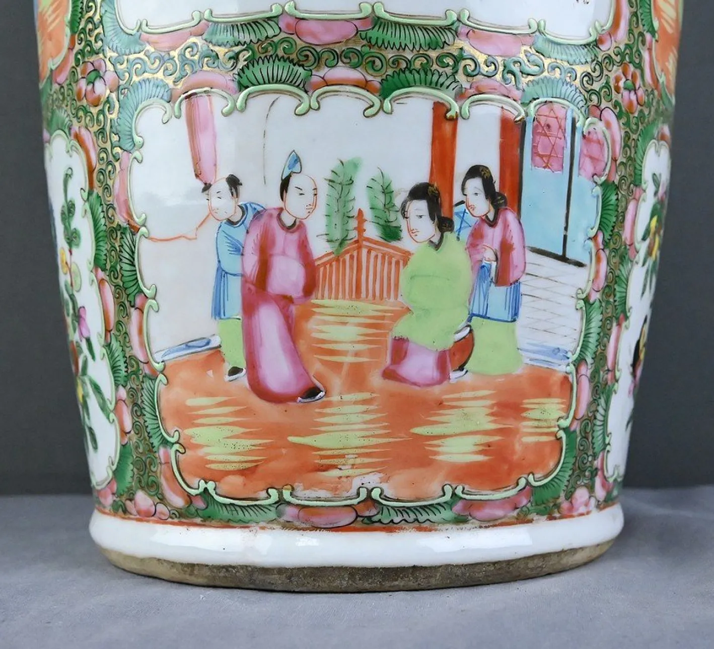 Bedeutende Canton Porzellanvase, China Spätes 19. Jh