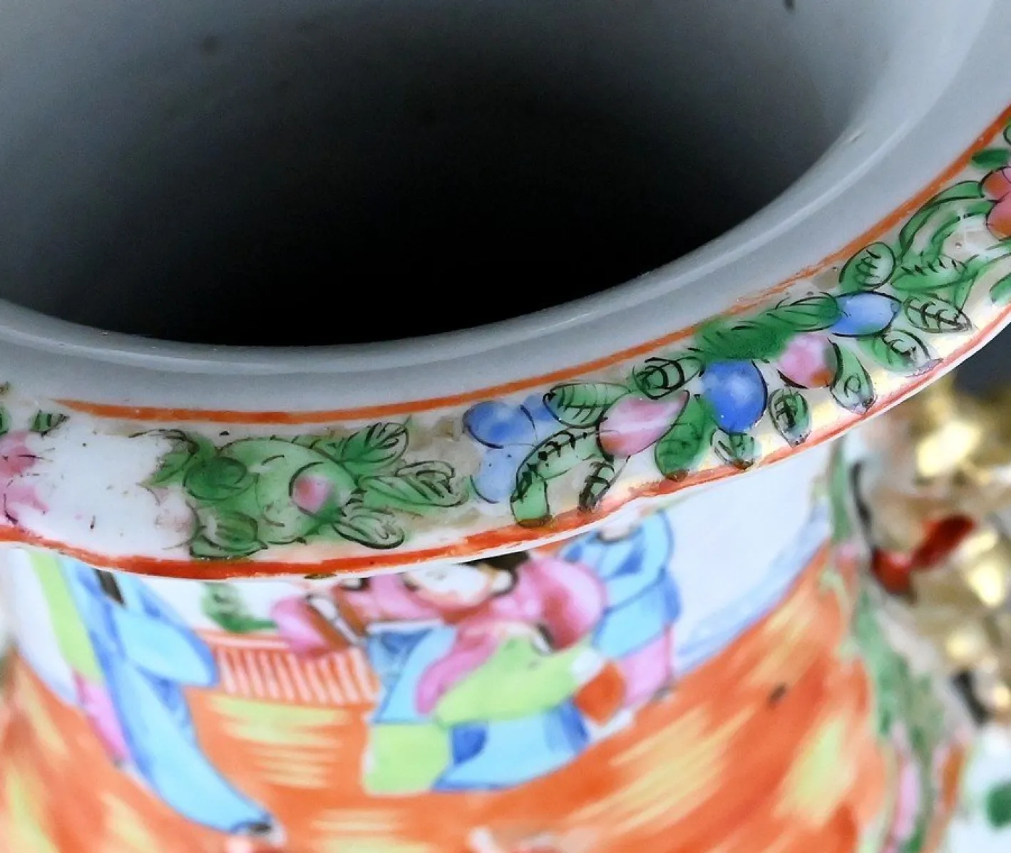 Bedeutende Canton Porzellanvase, China Spätes 19. Jh