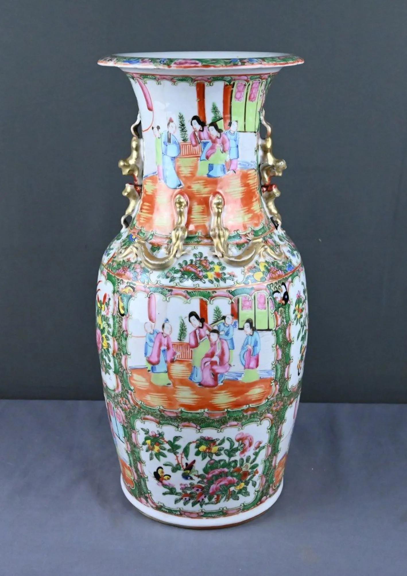 Bedeutende Canton Porzellanvase, China Spätes 19. Jh
