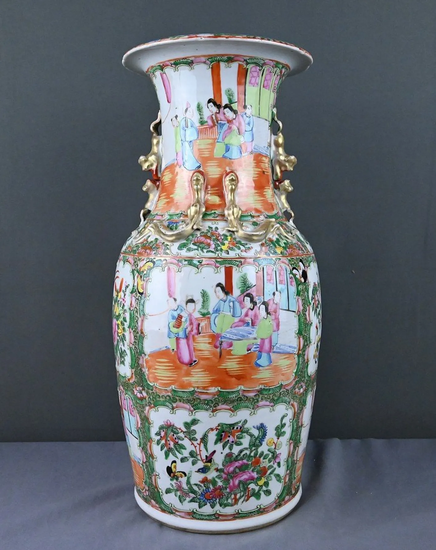 Bedeutende Canton Porzellanvase, China Spätes 19. Jh
