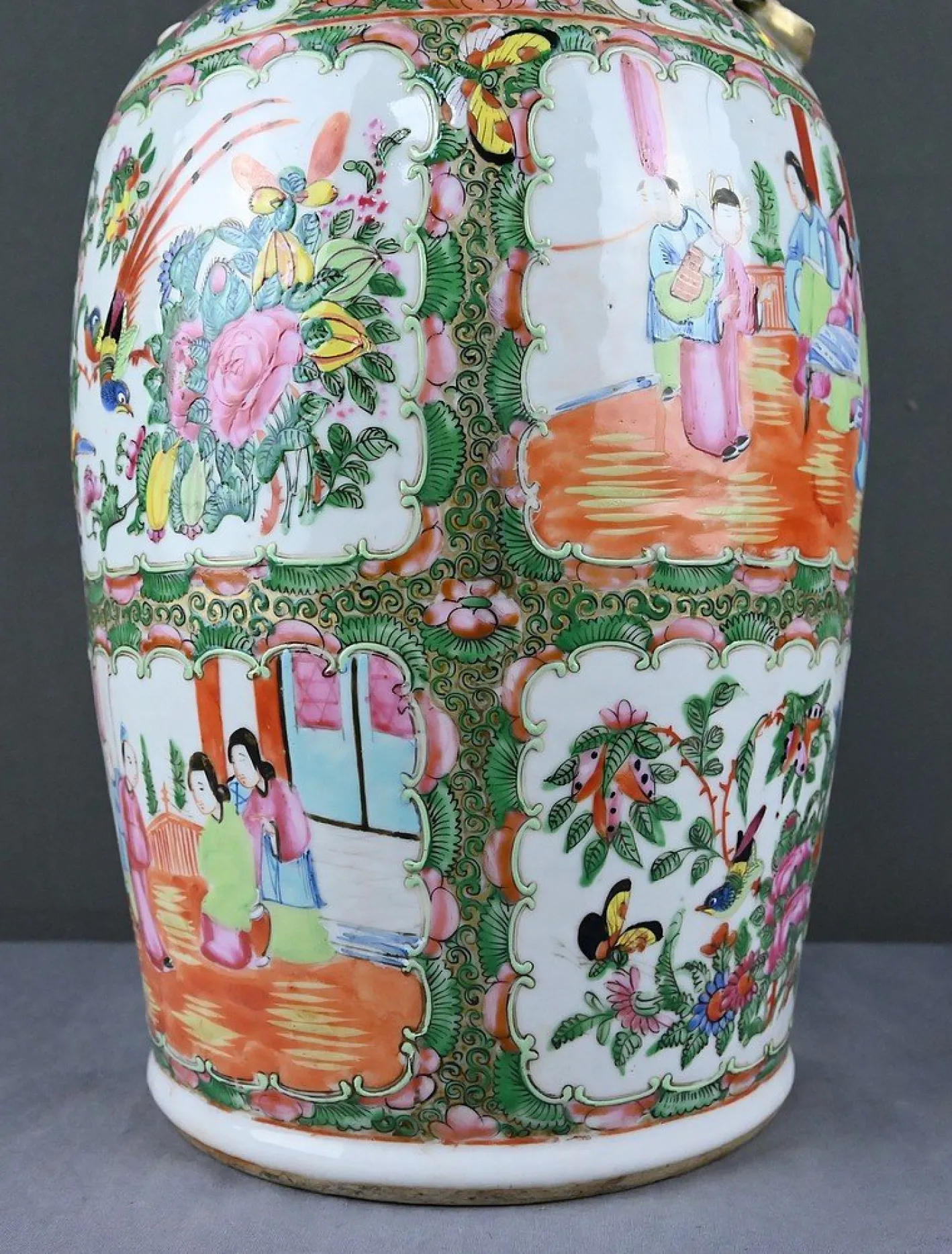 Bedeutende Canton Porzellanvase, China Spätes 19. Jh
