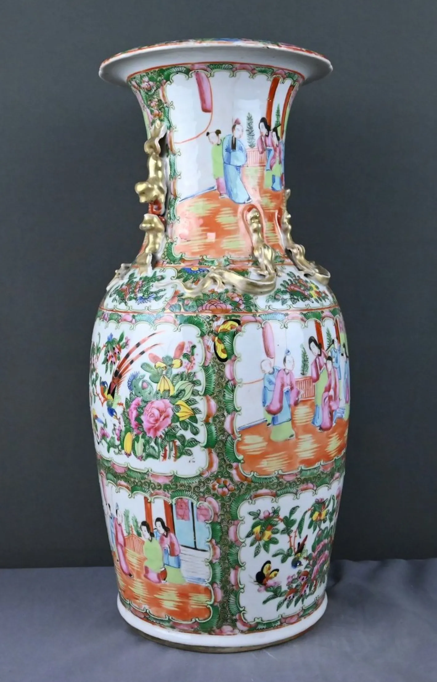 Bedeutende Canton Porzellanvase, China Spätes 19. Jh