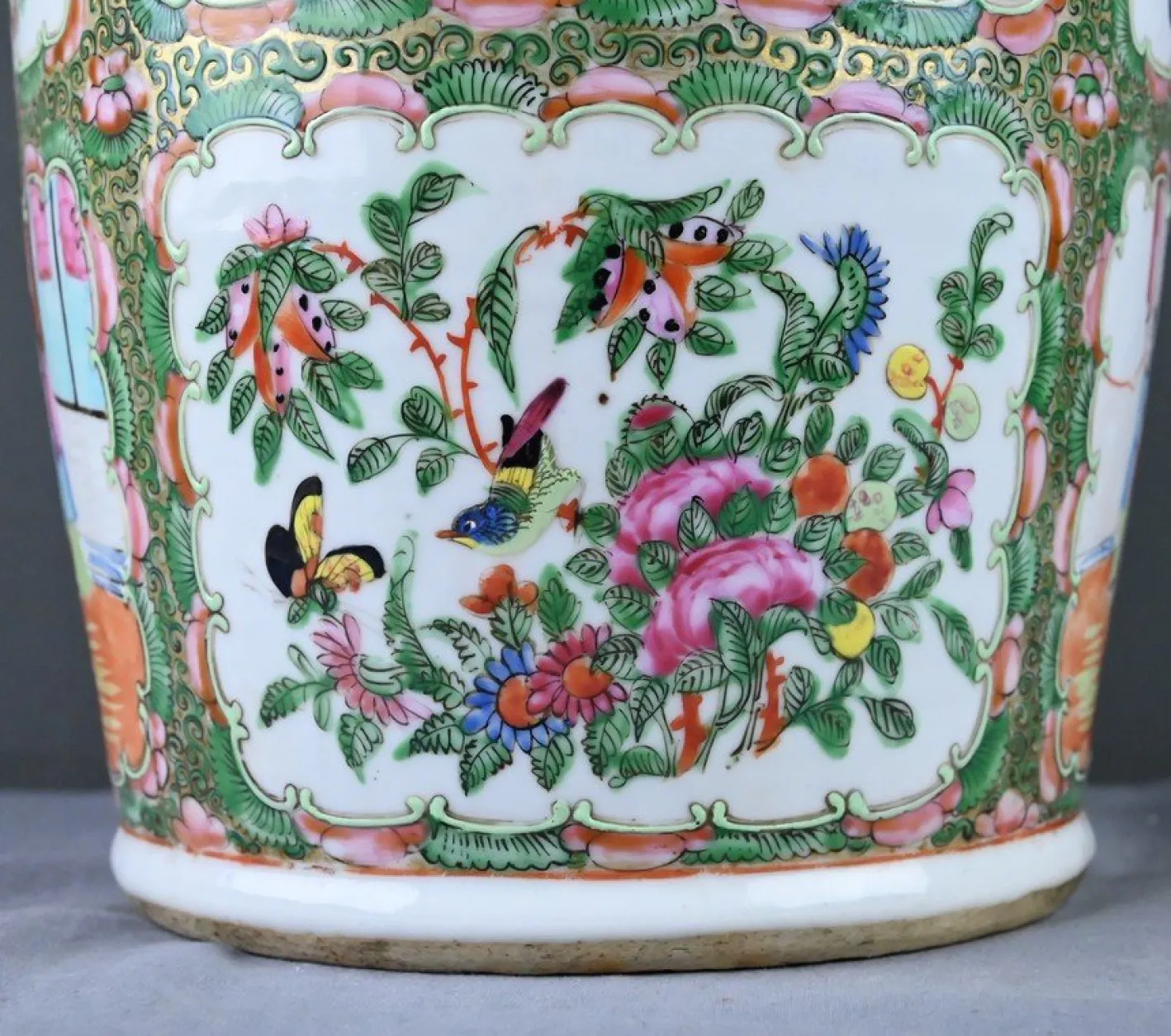 Bedeutende Canton Porzellanvase, China Spätes 19. Jh