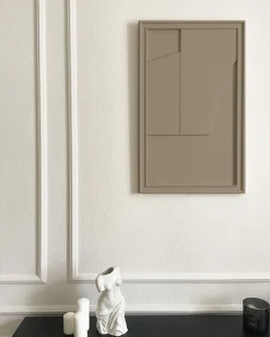 Beigegraue Wanddekoration aus Holz von Likya Atelier