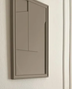 Beigegraue Wanddekoration aus Holz von Likya Atelier