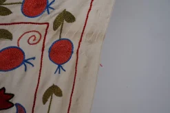 Beige usbekischer Suzani Bestickter Wandbehang Textil