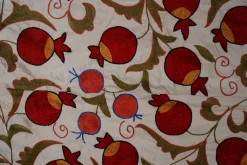 Beige usbekischer Suzani Bestickter Wandbehang Textil
