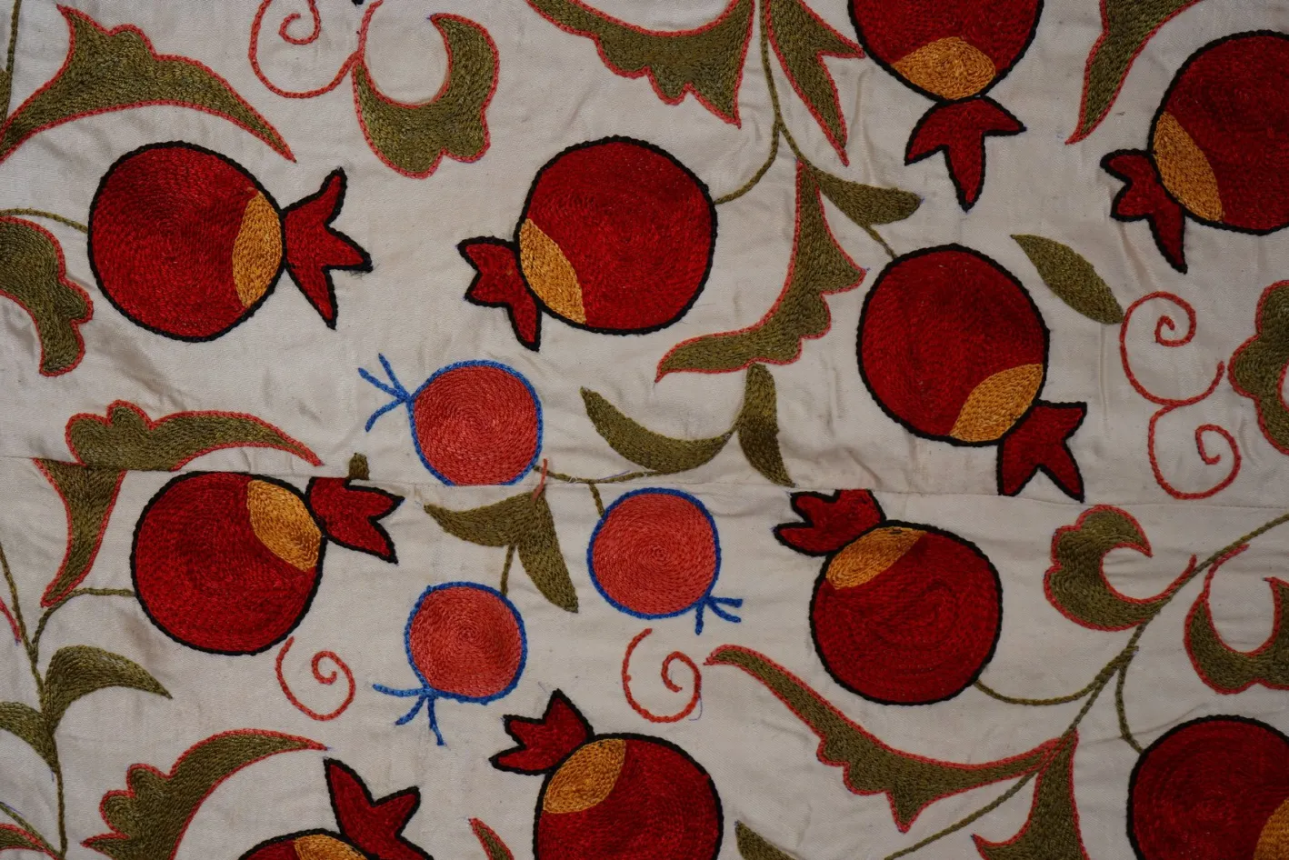 Beige usbekischer Suzani Bestickter Wandbehang Textil