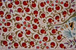 Beige usbekischer Suzani Bestickter Wandbehang Textil