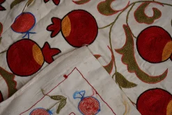 Beige usbekischer Suzani Bestickter Wandbehang Textil