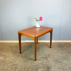 Beistelltisch aus Teak von Henning Kjaernulf für Vejle Stole & Møbelfabrik, 1960er