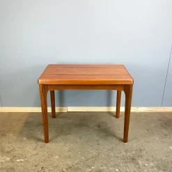 Beistelltisch aus Teak von Henning Kjaernulf für Vejle Stole & Møbelfabrik, 1960er