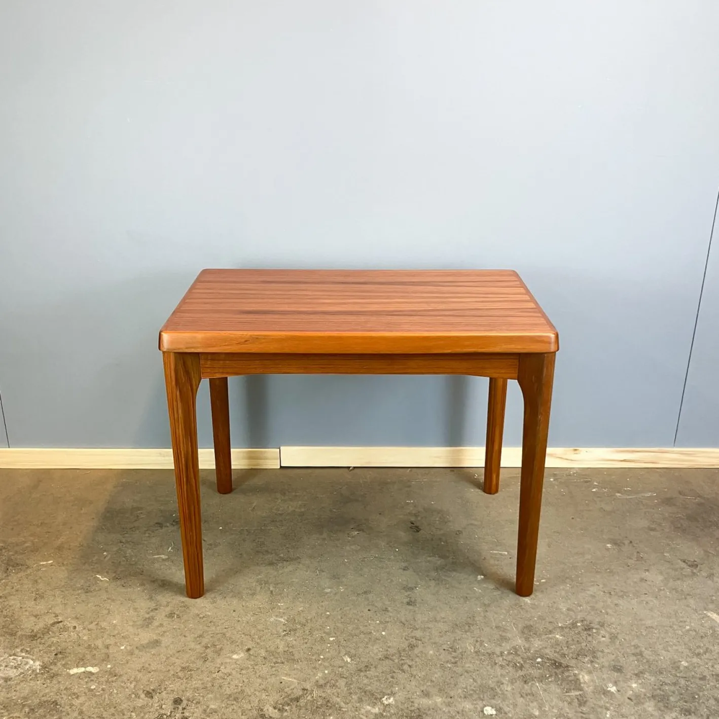 Beistelltisch aus Teak von Henning Kjaernulf für Vejle Stole & Møbelfabrik, 1960er