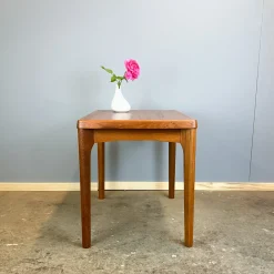 Beistelltisch aus Teak von Henning Kjaernulf für Vejle Stole & Møbelfabrik, 1960er