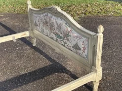 Bett im Louis XVI-Stil