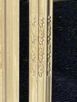 Bett im Louis XVI-Stil
