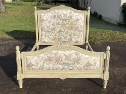 Bett im Louis XVI-Stil