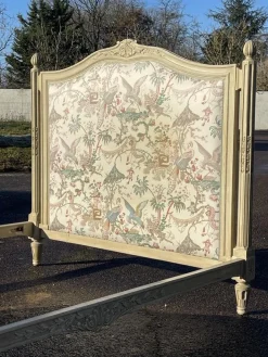 Bett im Louis XVI-Stil