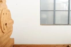 Bett mit Kopfteil und Gestell aus Pinienholz von Mario Ceroli für Poltronova, 1974