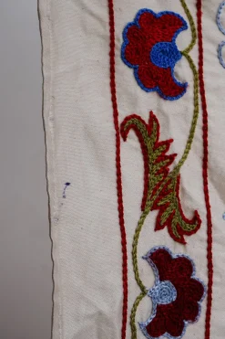 Böhmischer usbekischer Vintage Suzani Wandbehang Läufer mit Kamelmotiv