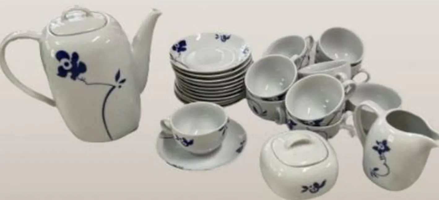 Böhmisches Vintage Teeservice aus glasiertem Porzellan, Tschechoslowakei, 1980er, 26 Set