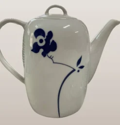Böhmisches Vintage Teeservice aus glasiertem Porzellan, Tschechoslowakei, 1980er, 26 Set