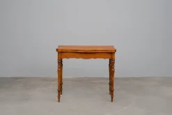Biedermeier Spieltisch aus Nussholz, Mitte 19. Jhdt