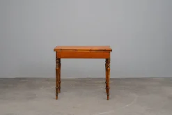 Biedermeier Spieltisch aus Nussholz, Mitte 19. Jhdt