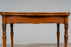 Biedermeier Spieltisch aus Nussholz, Mitte 19. Jhdt