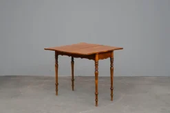 Biedermeier Spieltisch aus Nussholz, Mitte 19. Jhdt