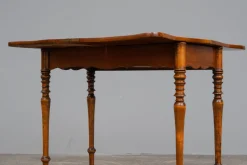 Biedermeier Spieltisch aus Nussholz, Mitte 19. Jhdt