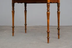 Biedermeier Spieltisch aus Nussholz, Mitte 19. Jhdt