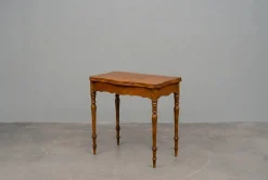 Biedermeier Spieltisch aus Nussholz, Mitte 19. Jhdt