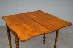 Biedermeier Spieltisch aus Nussholz, Mitte 19. Jhdt
