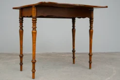 Biedermeier Spieltisch aus Nussholz, Mitte 19. Jhdt