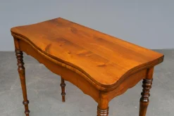 Biedermeier Spieltisch aus Nussholz, Mitte 19. Jhdt