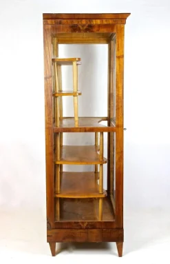 Biedermeier Vitrine aus Nussholz, 19. Jh., Österreich, 1840