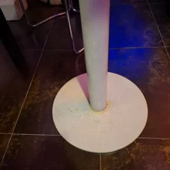 Bistrotisch aus grünem Laminat