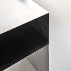 Blackwood Beistelltisch aus mattiertem Aluminium von Case Studios