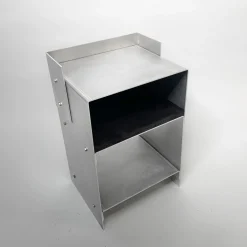 Blackwood Beistelltisch aus mattiertem Aluminium von Case Studios