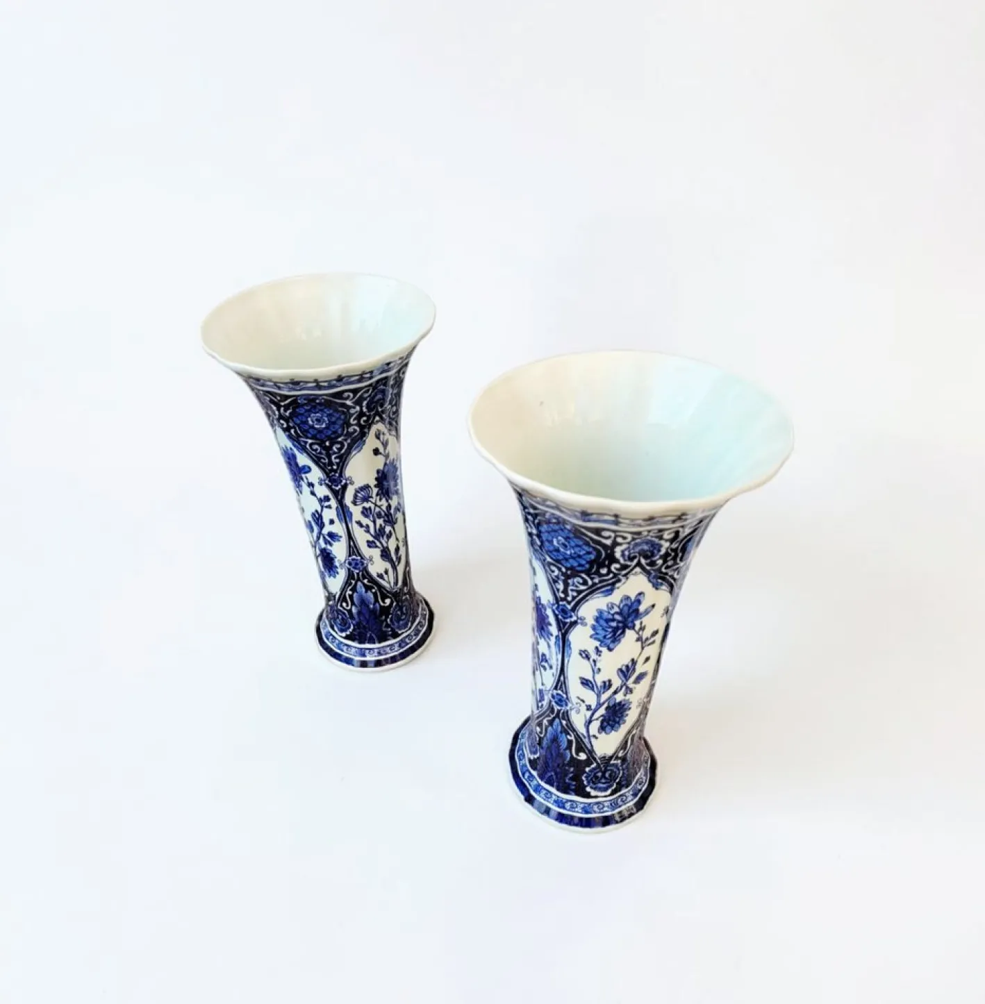 Blaue Delft Vasen in Trompeten-Optik von Boch Royal Sphinx Maastricht, 1960er, 2er Set