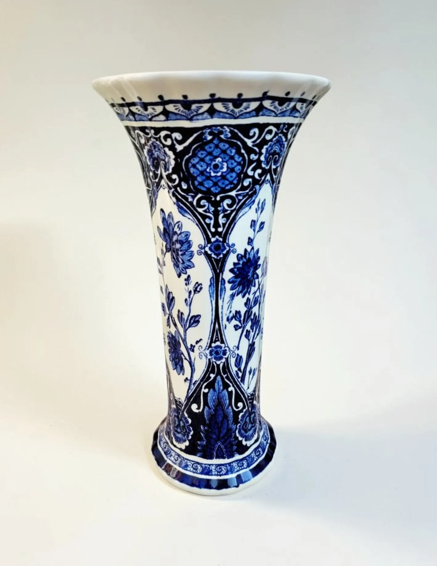 Blaue Delft Vasen in Trompeten-Optik von Boch Royal Sphinx Maastricht, 1960er, 2er Set